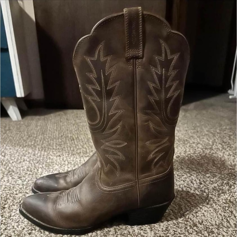 Ariat size 7.5 boots.  Paid around $150 for them.  Worn twice. Watersealed